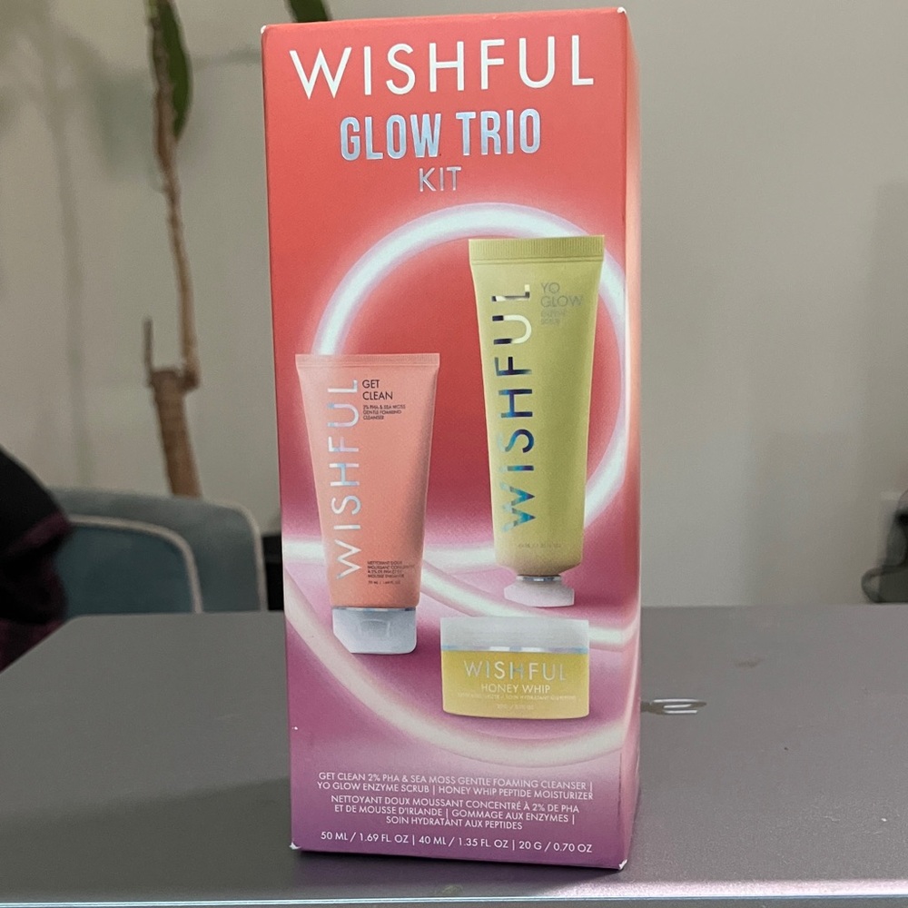 HUDA BEAUTY Wishful Glow Trio Kit - cleanser, exfoliant & moisturizer- NEW